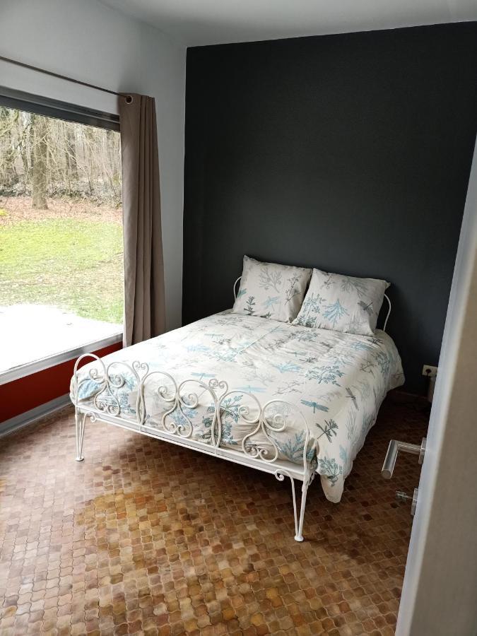 Deux étangs poissonneux au milieu des bois avec gîte moderne, la halte des deux lacs Rosée Exterior foto
