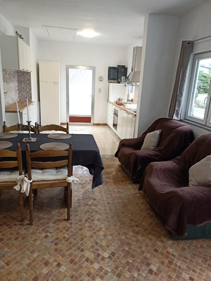 Deux étangs poissonneux au milieu des bois avec gîte moderne, la halte des deux lacs Rosée Exterior foto