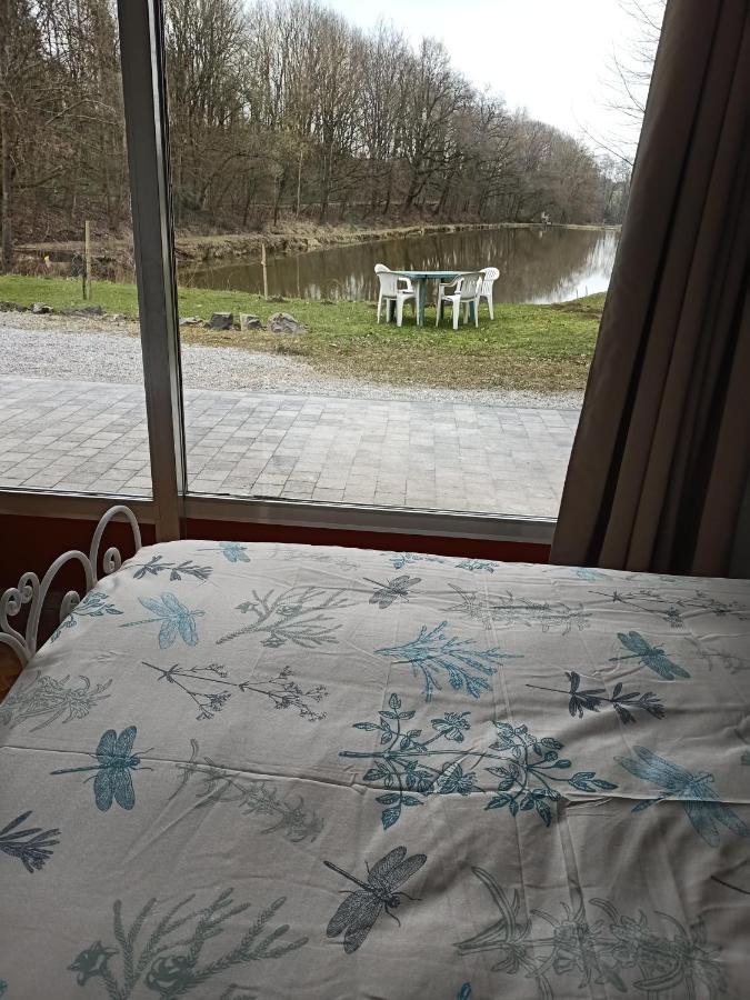 Deux étangs poissonneux au milieu des bois avec gîte moderne, la halte des deux lacs Rosée Exterior foto