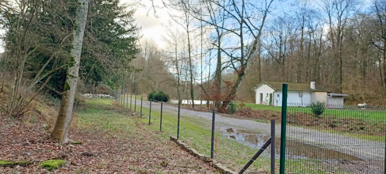 Deux étangs poissonneux au milieu des bois avec gîte moderne, la halte des deux lacs Rosée Exterior foto